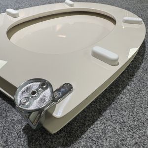 Sphinx Antibes S8H5F00R030 OL-238 toiletzitting met deksel pergamon (model sinds 07-2026) (OUTLET)